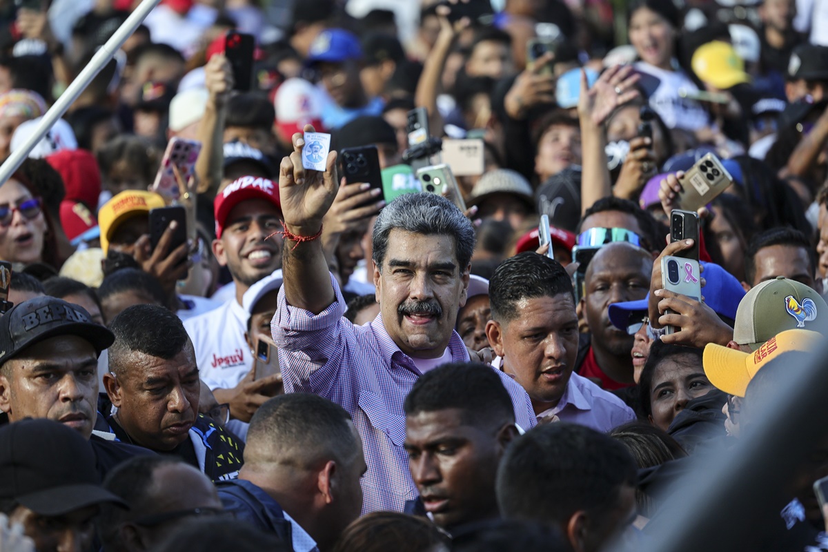 Maduro pede paz a Trump após ameaças: “Chega de guerras injustas”