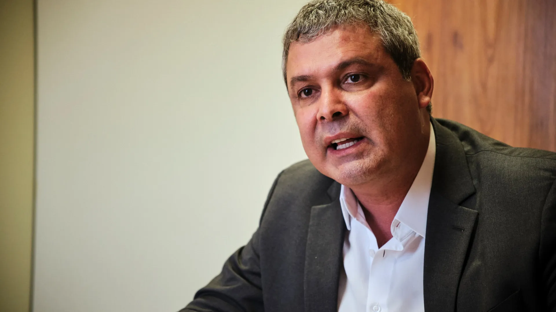 Lindbergh propõe mudança em regra de cassação de mandato por faltas