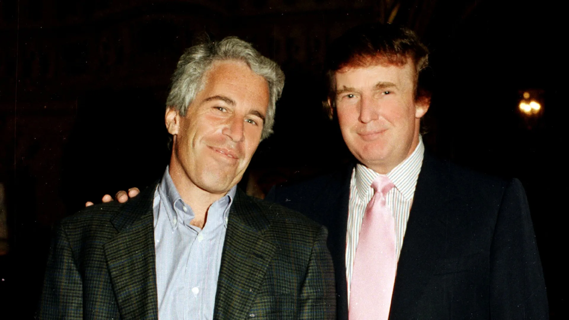 E-mails? Jeffrey Epstein acusou Donald Trump de ser "perigoso"