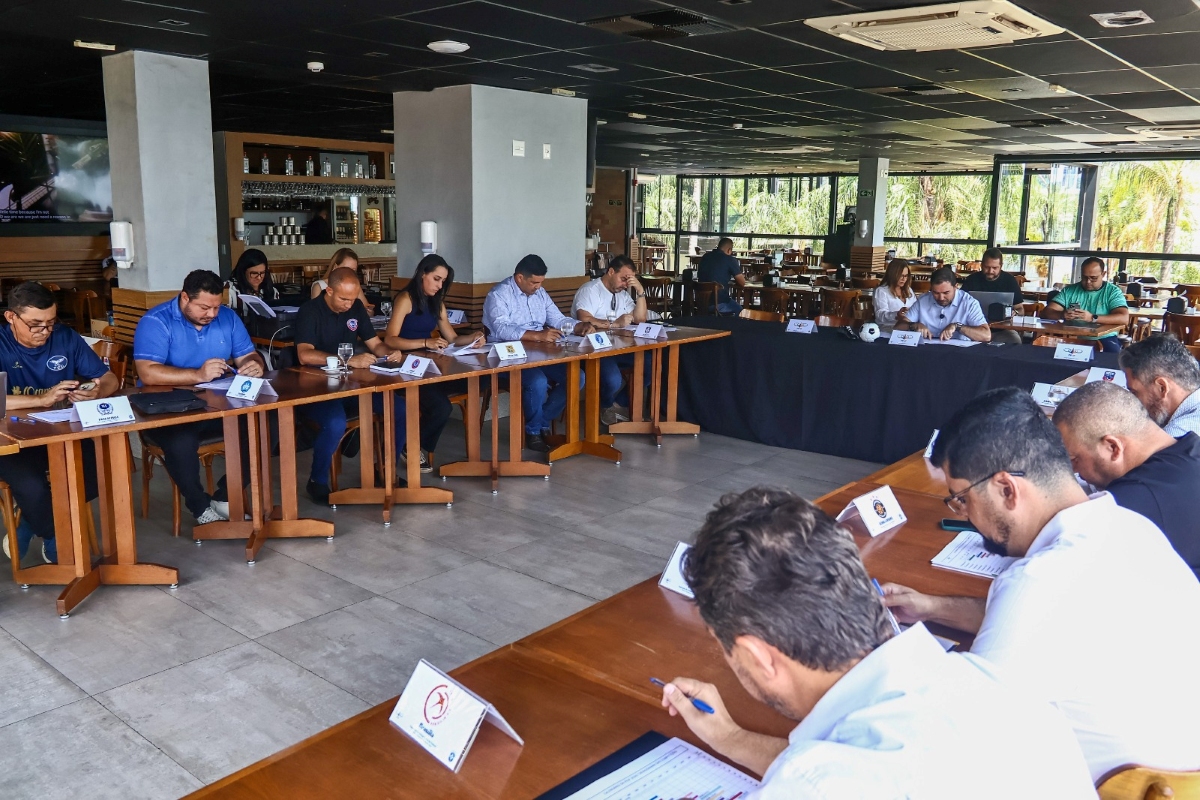 FFDF cria novas competições e aprova calendário do futebol para 2026