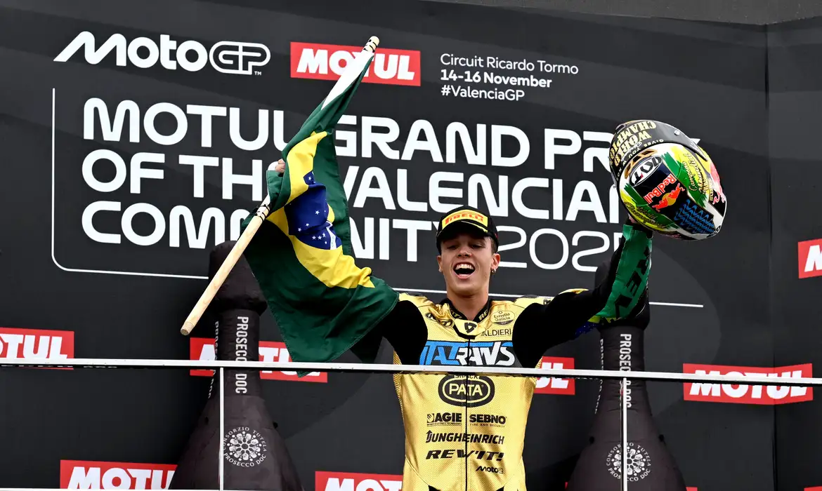 Diogo Moreira conquista Campeonato Mundial de Moto2