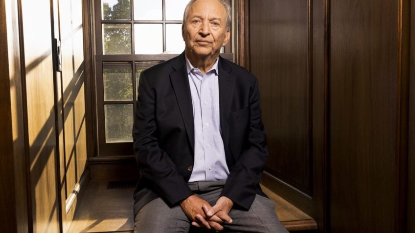 Ex-secretário dos EUA se afasta da vida pública após caso Epstein