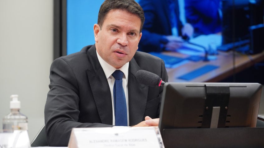 Câmara diz não ter sido avisada de viagem de Ramagem aos EUA