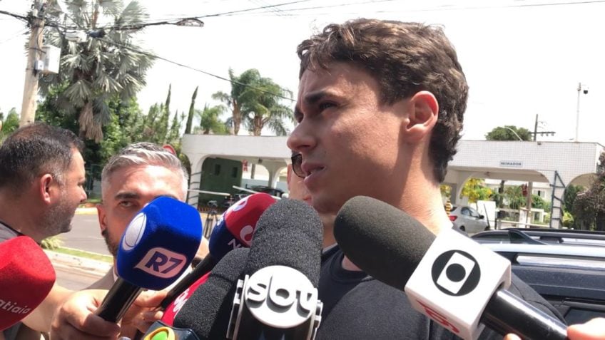 "Alguém quer ver Bolsonaro morto", diz Nikolas após visita