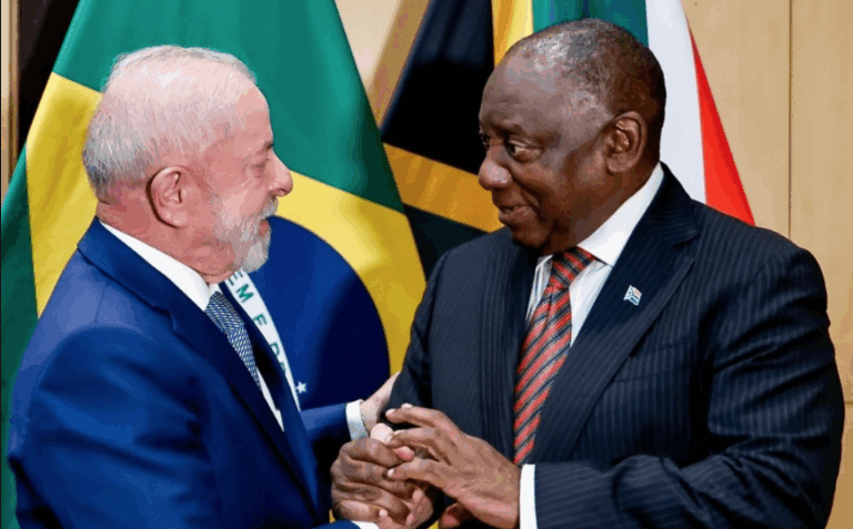 Lula chega à África do Sul para o G20 e se reúne com Ramaphosa