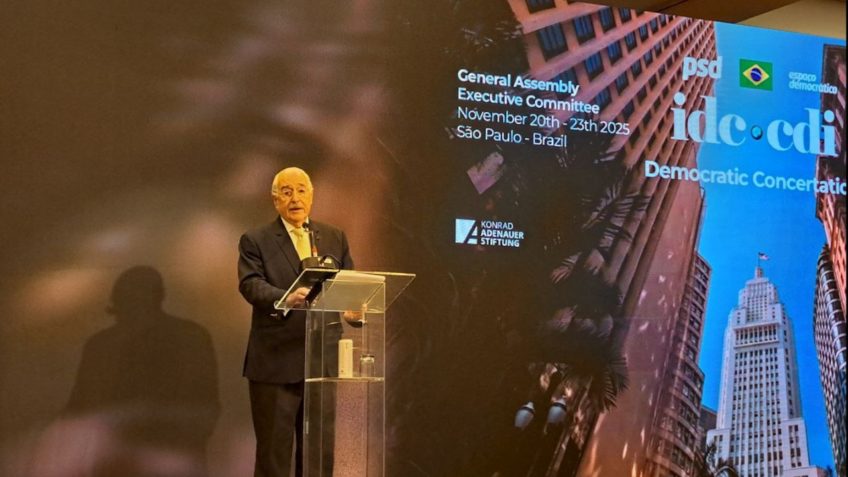 Ex-presidente da Colômbia defende ataque dos EUA a barcos