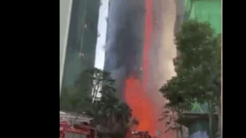 Incêndio atinge prédios em Hong Kong e deixa ao menos 4 mortos