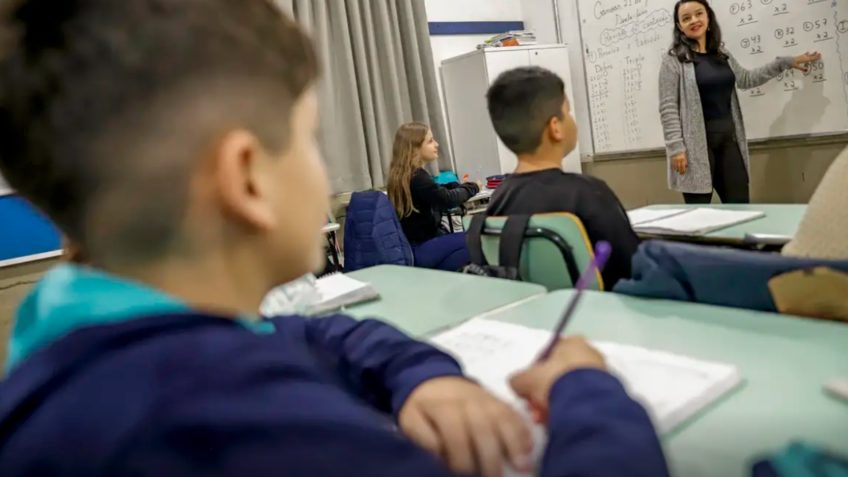 Uso da IA no Ensino Médio precisa de “diretrizes claras", diz estudo