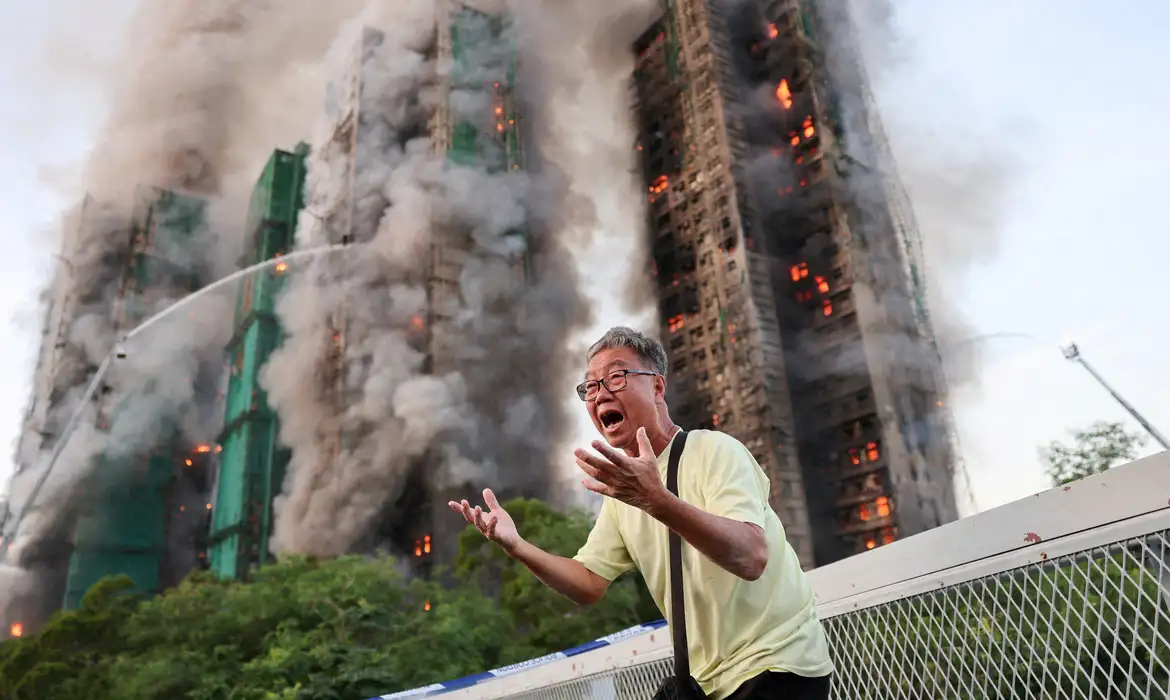 Aumenta para 36 estimativa de mortos em incêndio de Hong Kong
