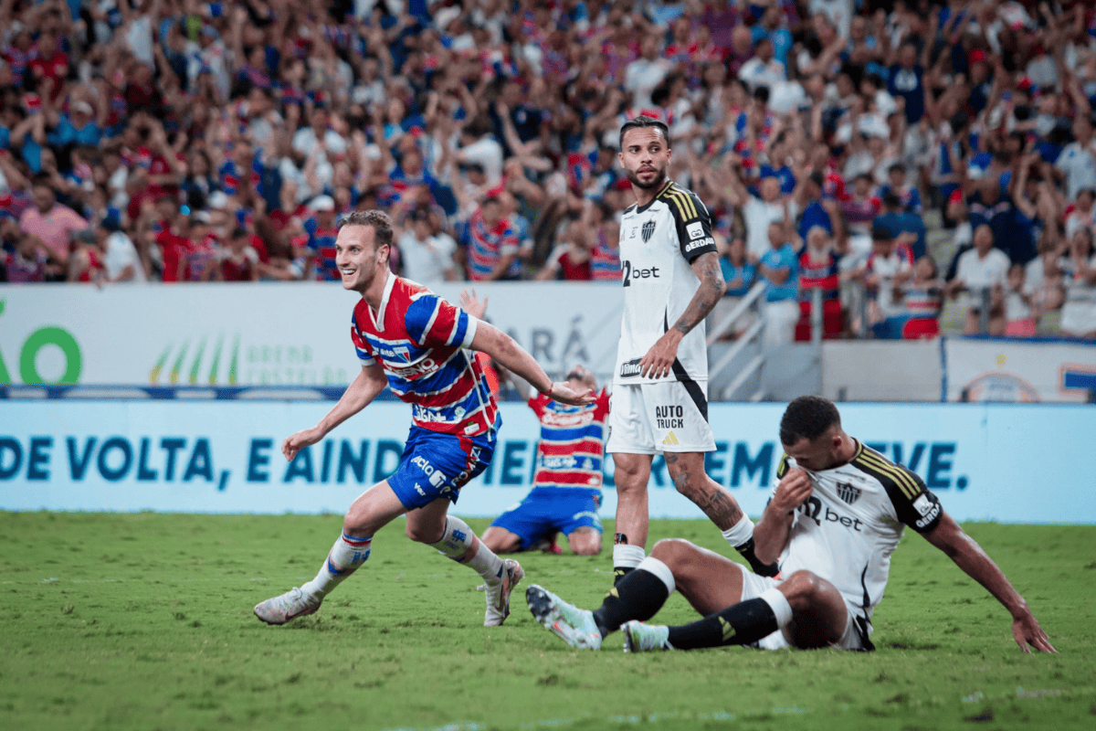 Fortaleza derrota Atlético-MG e sonha com a permanência no Brasileirão