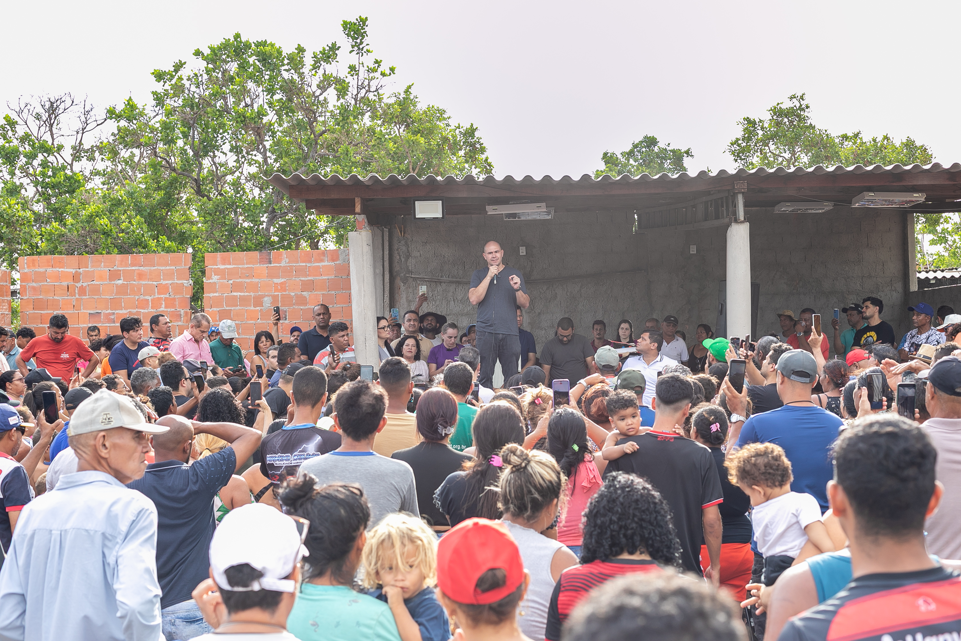 Prefeito e vereadores esclarecem processo de regularização do Contorno Leste à comunidade