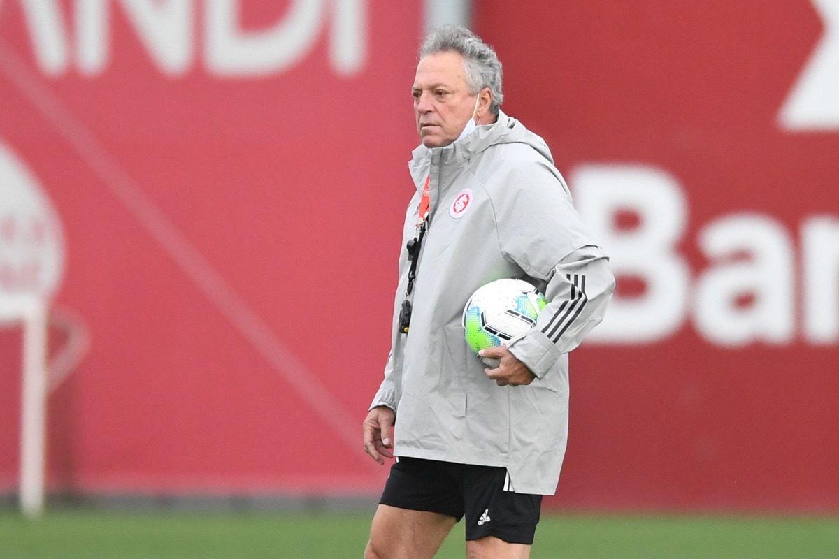 Abel Braga dá declaração homofóbica em primeira entrevista no Inter