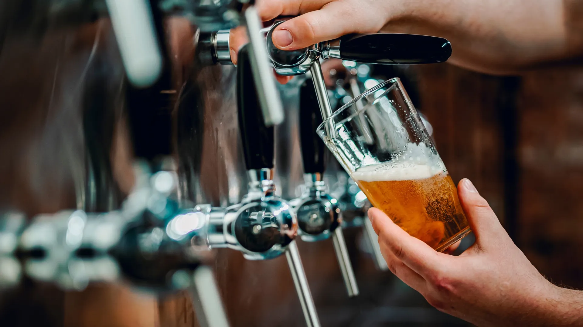 Bar dos EUA oferece cerveja grátis por denúncia de imigrantes ilegais