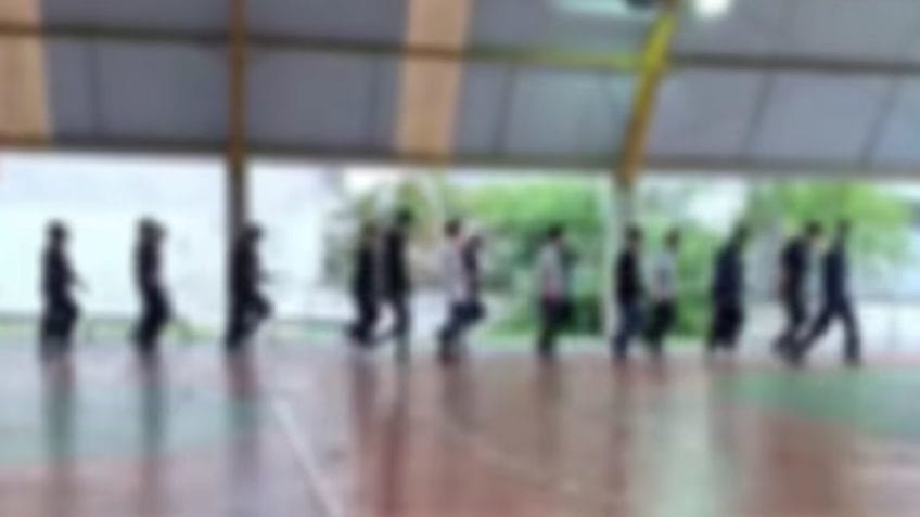 Alunos de colégio cívico-militar cantam músicas com conteúdo violento