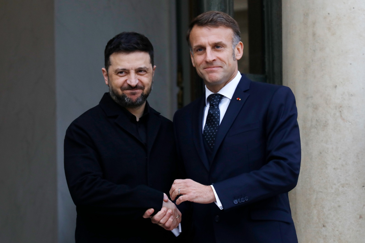 Com Macron, Zelensky apresenta plano de paz revisado à Europa