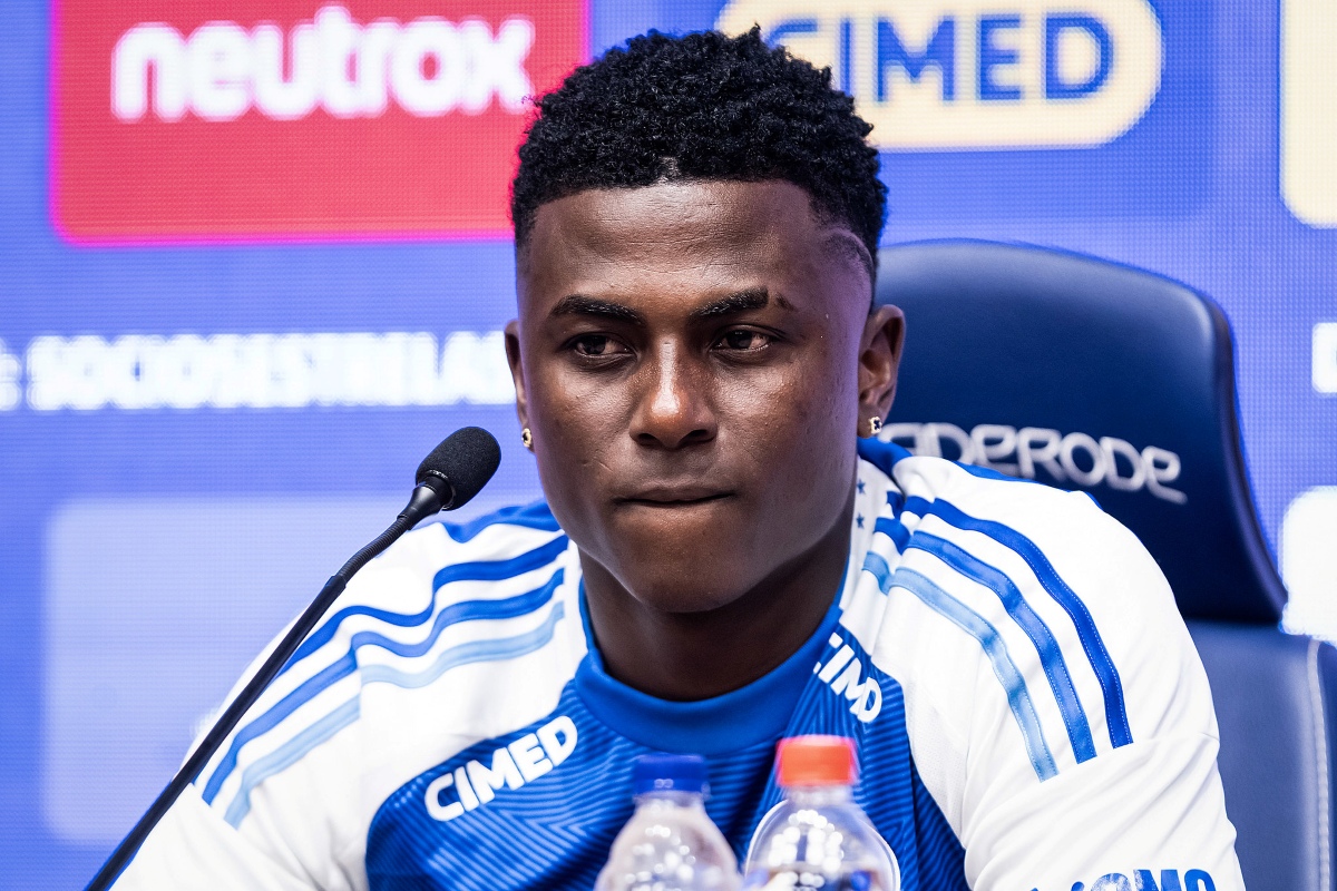 Em apresentação, nova contratação do Cruzeiro rasga elogios a Neymar