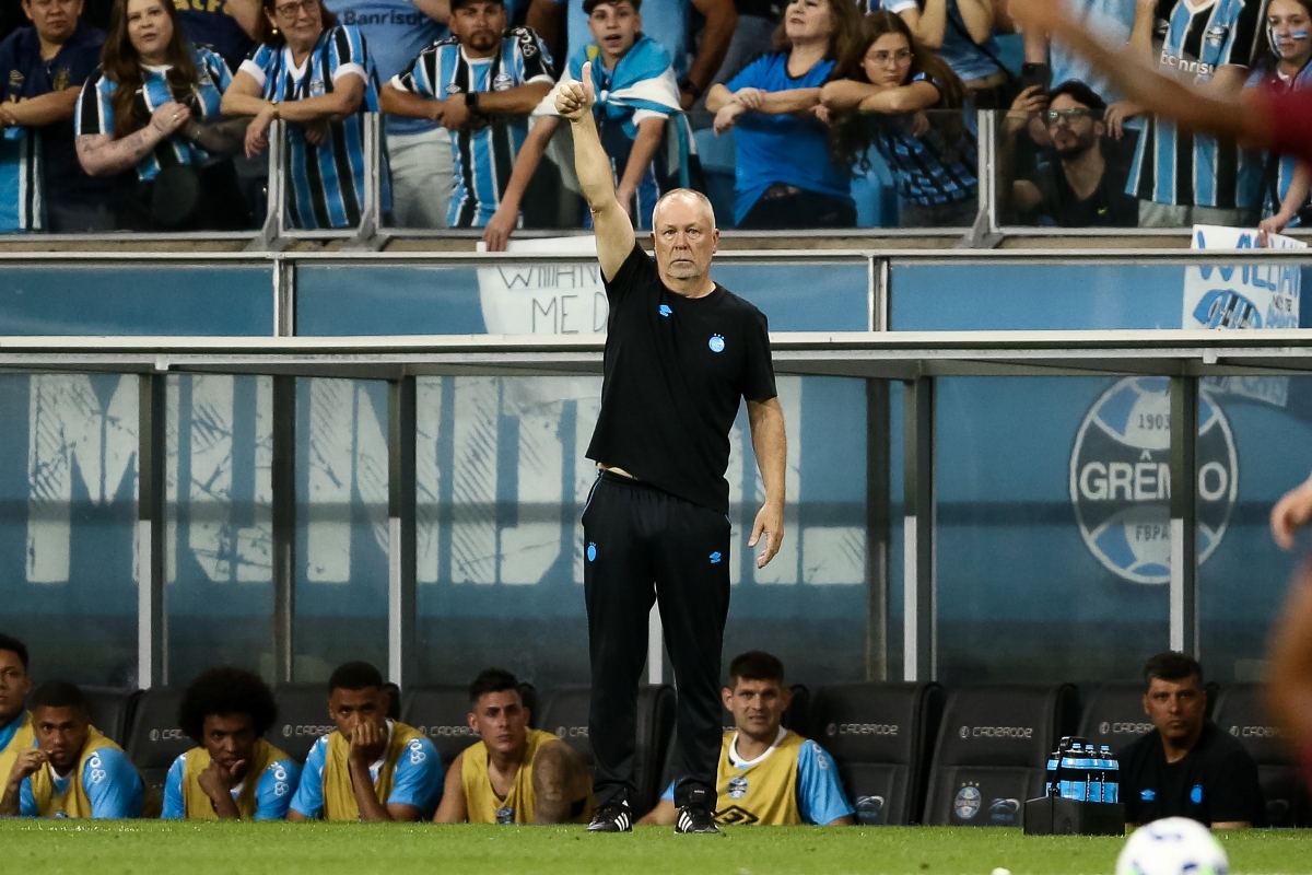 Mano Menezes faz mistério sobre permanência no Grêmio na próxima temporada