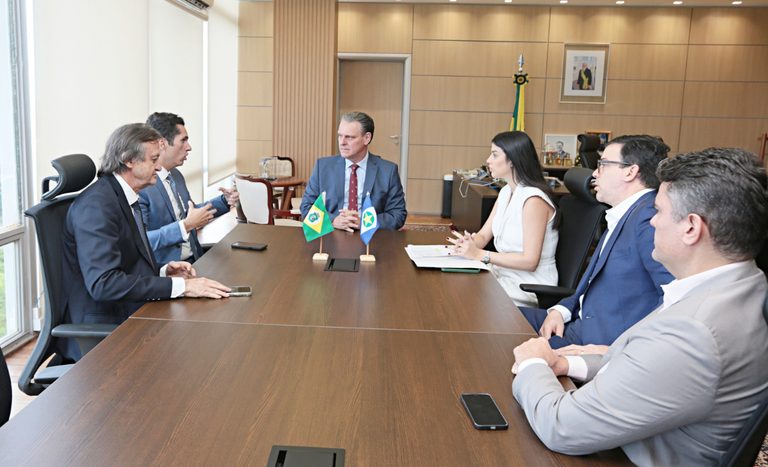 Fávaro discute ações para fortalecer a agropecuária no Ceará