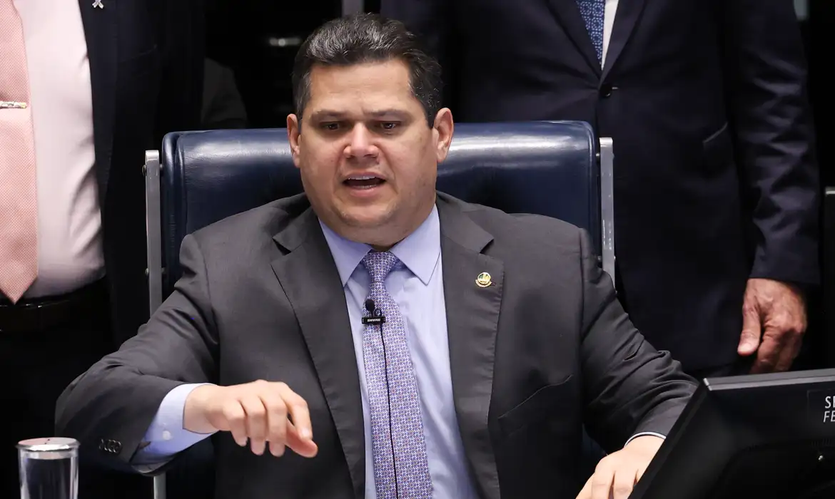 Alcolumbre critica decisão de Gilmar Mendes sobre impeachment no STF