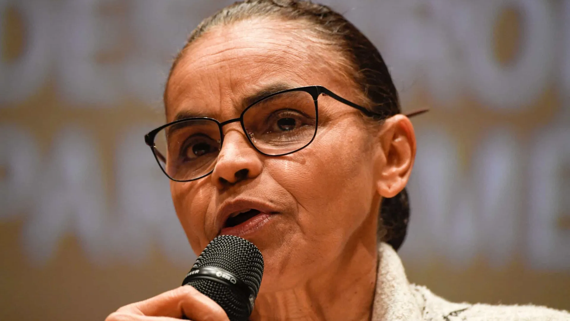 Marina Silva tem leve fratura na coluna e é hospitalizada