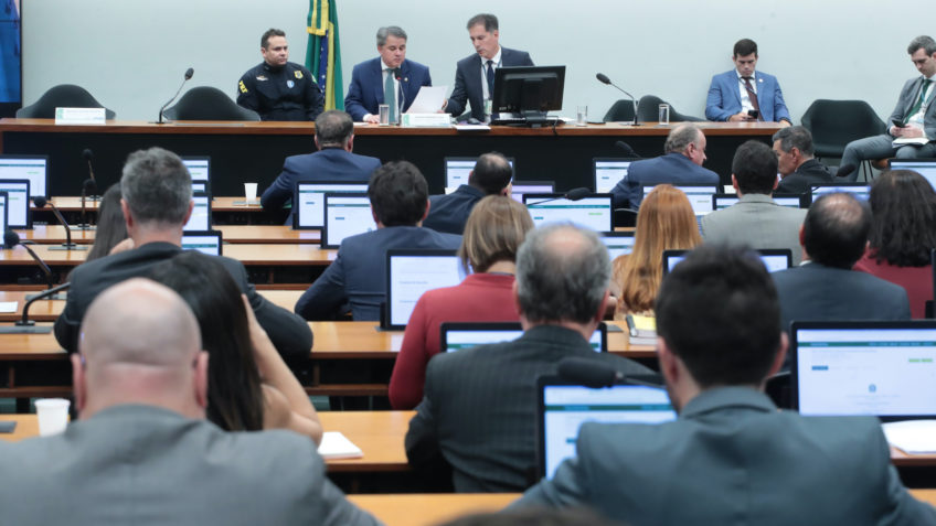 Congresso eleva estimativa de fundo eleitoral para R$ 4 bi em 2026