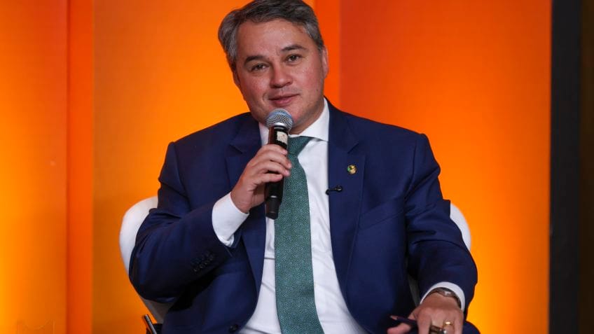 Efraim diz que negociou com Câmara relatório do devedor contumaz