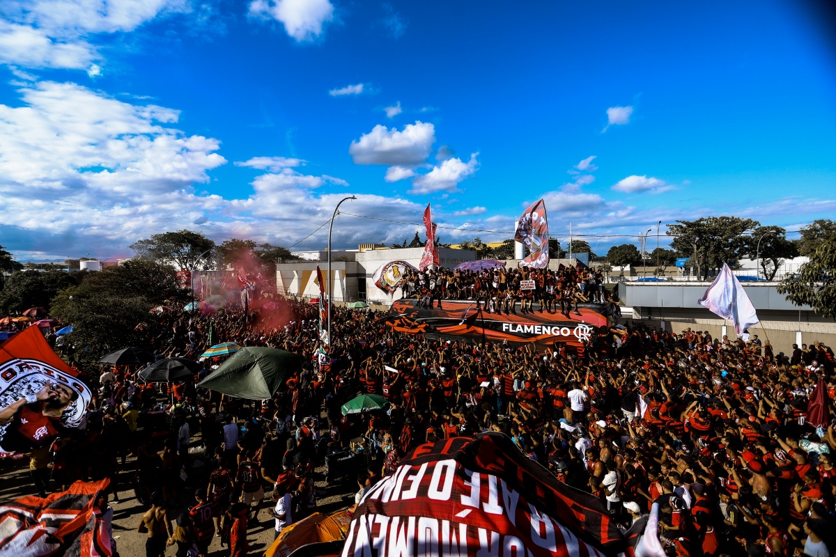 Torcida do Flamengo organiza AeroFla antes de jogo do Intercontinental