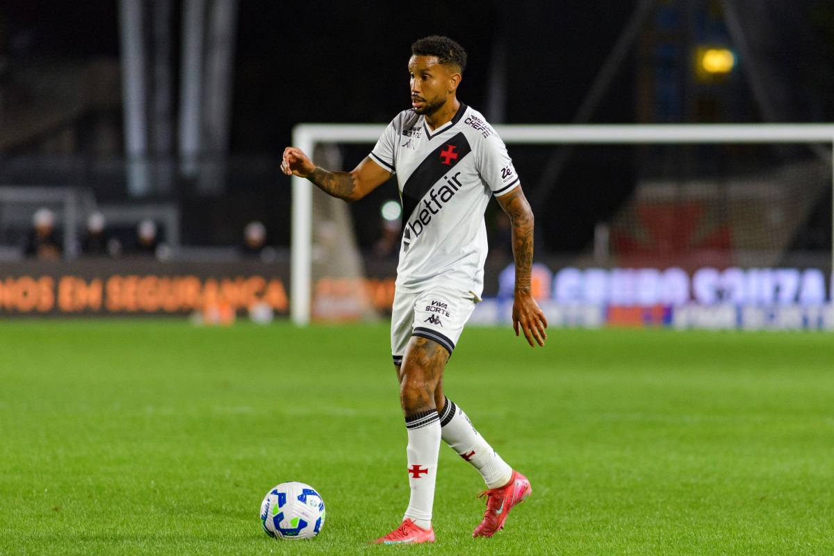 Vasco renova com Jair até o fim de 2026; atleta está lesionado