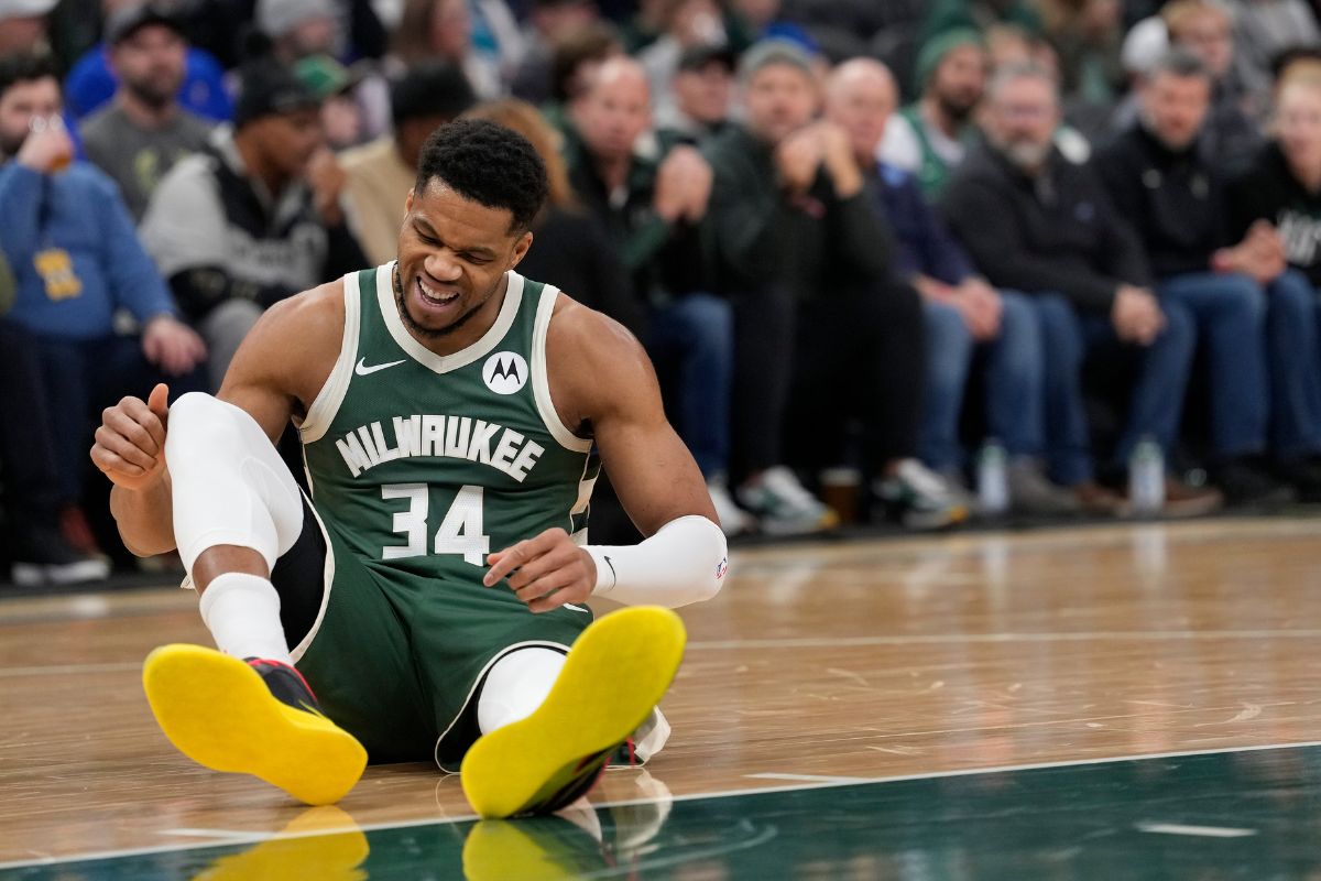 Após boatos de saída, Antetokounmpo fica apenas três minutos em quadra