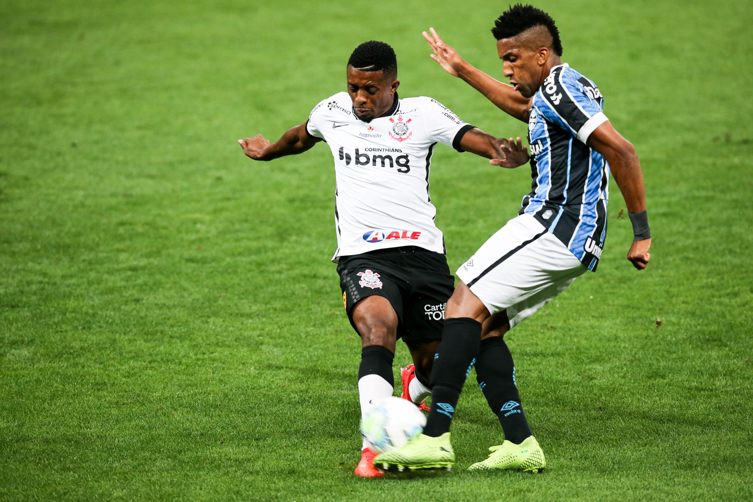 Corinthians é condenado em R$ 1,1 milhão por ação de Jonathan Cafú