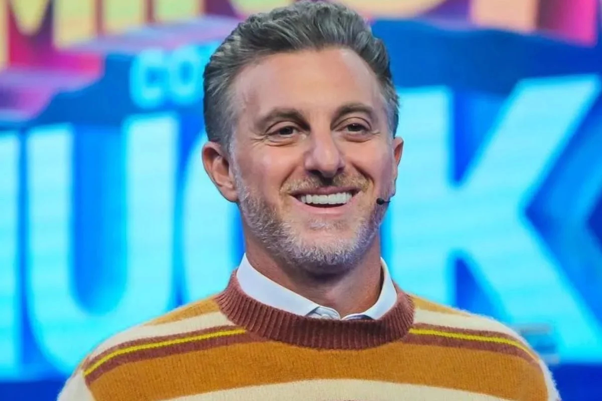 O que diz Luciano Huck sobre pedir que indígenas guardassem celulares