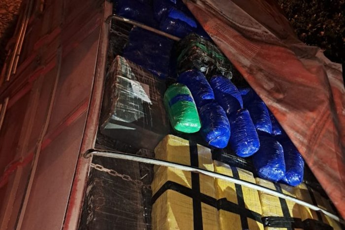 Paraguai faz apreensão recorde de maconha na fronteira com o Brasil