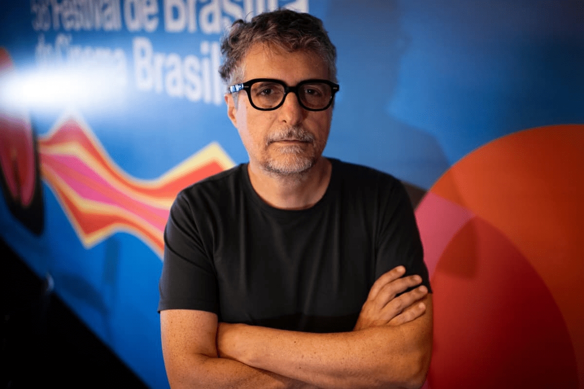 Kleber Mendonça Filho rebate CEO da Netflix após fala sobre cinemas