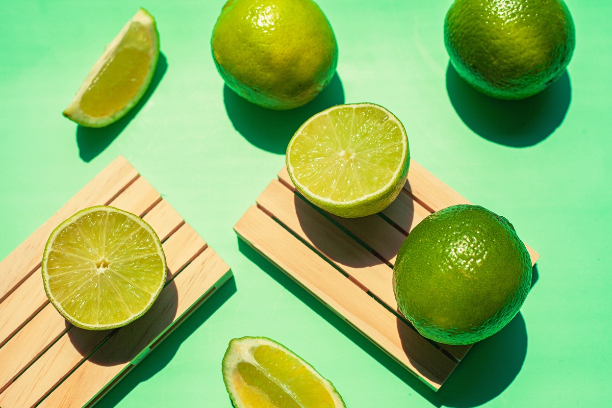 Limão ajuda a emagrecer? Saiba os reais benefícios da fruta