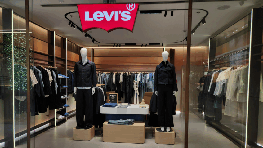Jaqueta de R$ 3.170 e macacão de R$ 2.200 impulsionam Levi’s de luxo