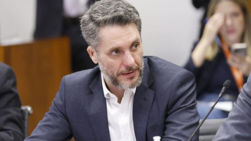 Projeto proíbe fiança e prevê prisão preventiva em caso de cárcere privado