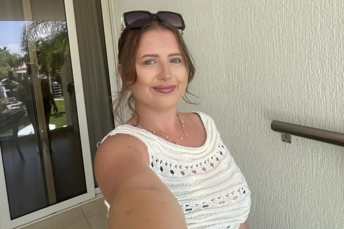 Câncer de mama: jovem de 24 anos descobre metástase após sintoma comum