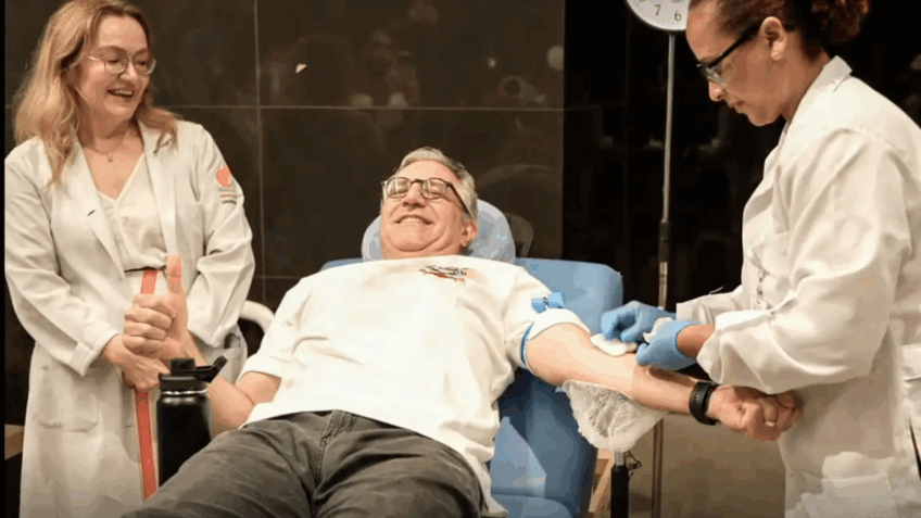 Padilha doa sangue e marca início da vacinação contra vírus sincicial