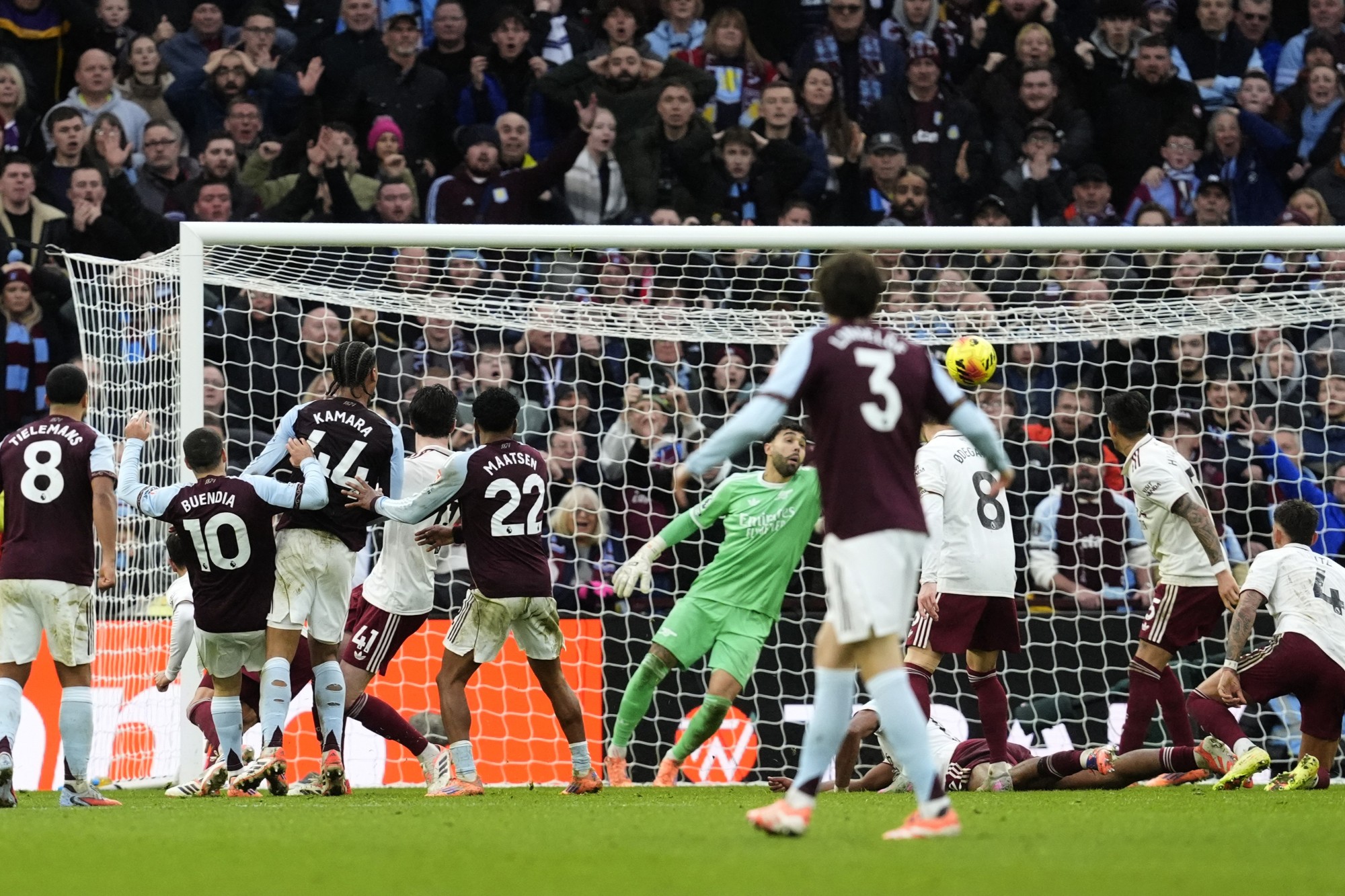 Confira os resultados da Premier League neste sábado (6/12). Vídeos