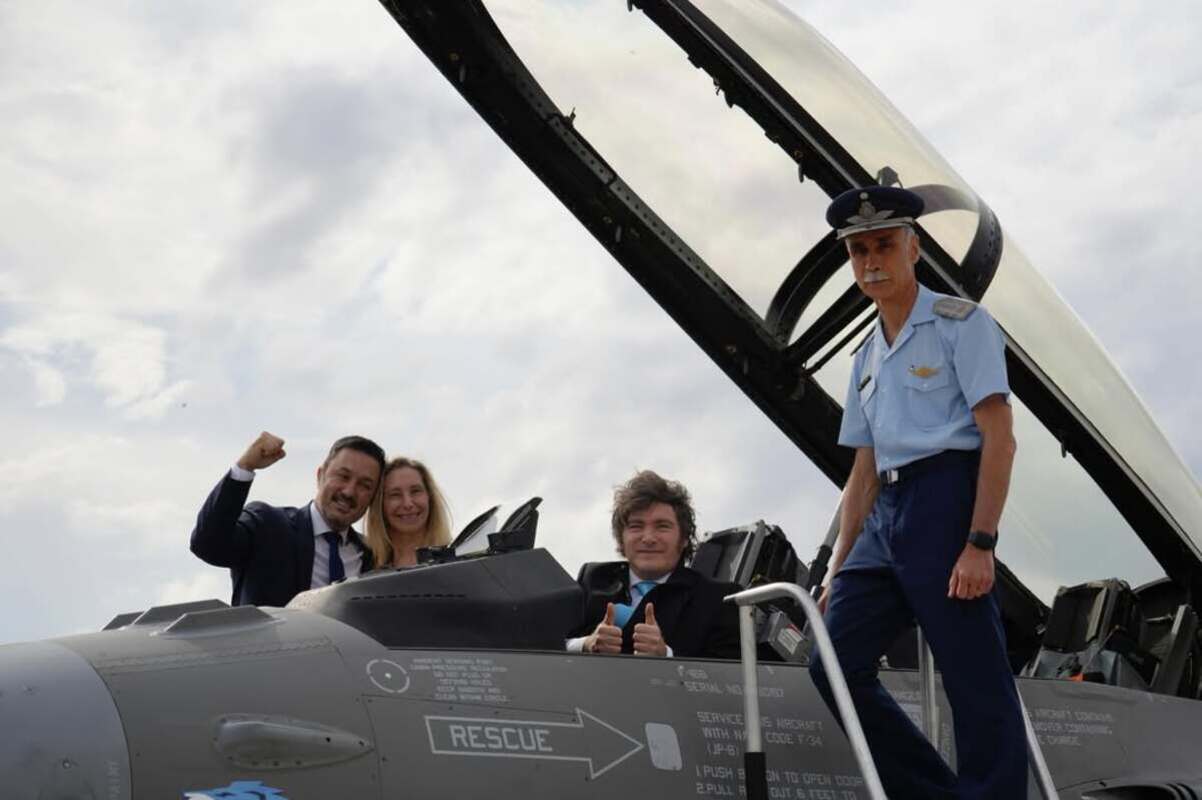 Milei acompanha chegada de primeiros caças F-16 na Argentina: “Anjos”