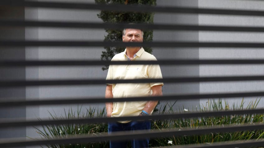 Soluços de Bolsonaro "voltaram mais fortes e constantes", diz Carlos