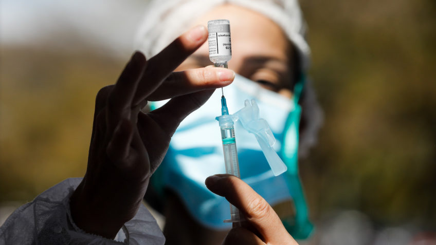 Butantan firma parceria para desenvolver nova vacina contra raiva