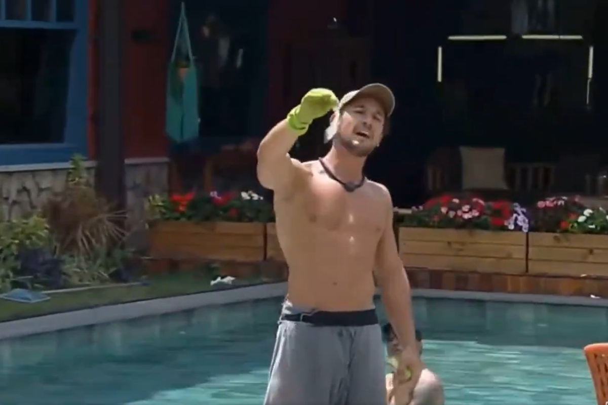 A Fazenda 17: peão encontra camisinha usada na cozinha e gera confusão