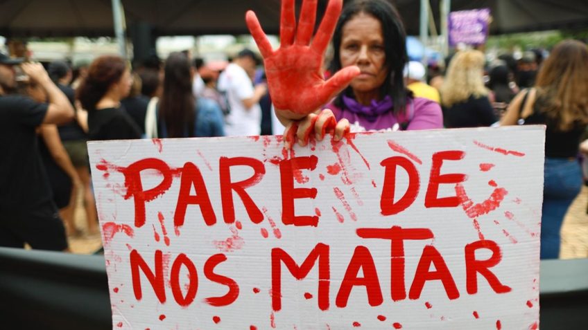 Ato contra feminicídio reúne mulheres, Janja e ministras em Brasília