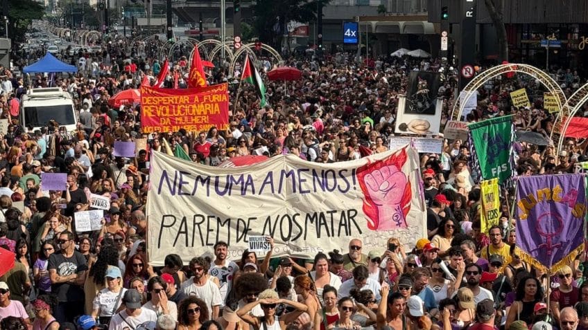 Manifestação na Avenida Paulista contra feminicídio reúne 9.200