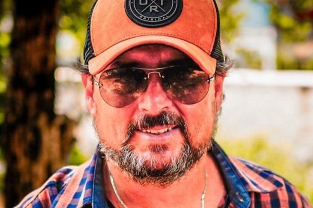 Cantor Mauri Lima, irmão de Chitãozinho e Xororó, morre em acidente