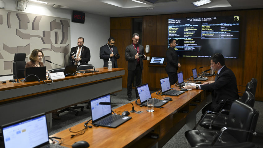 Projeto que penaliza presos que se recusam a trabalhar avança no Senado