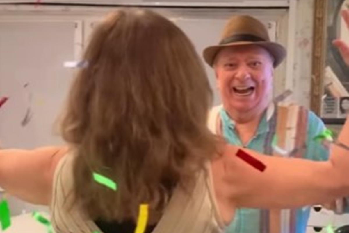 Raul Gil aparece em vídeo dançando com a filha após barraco público