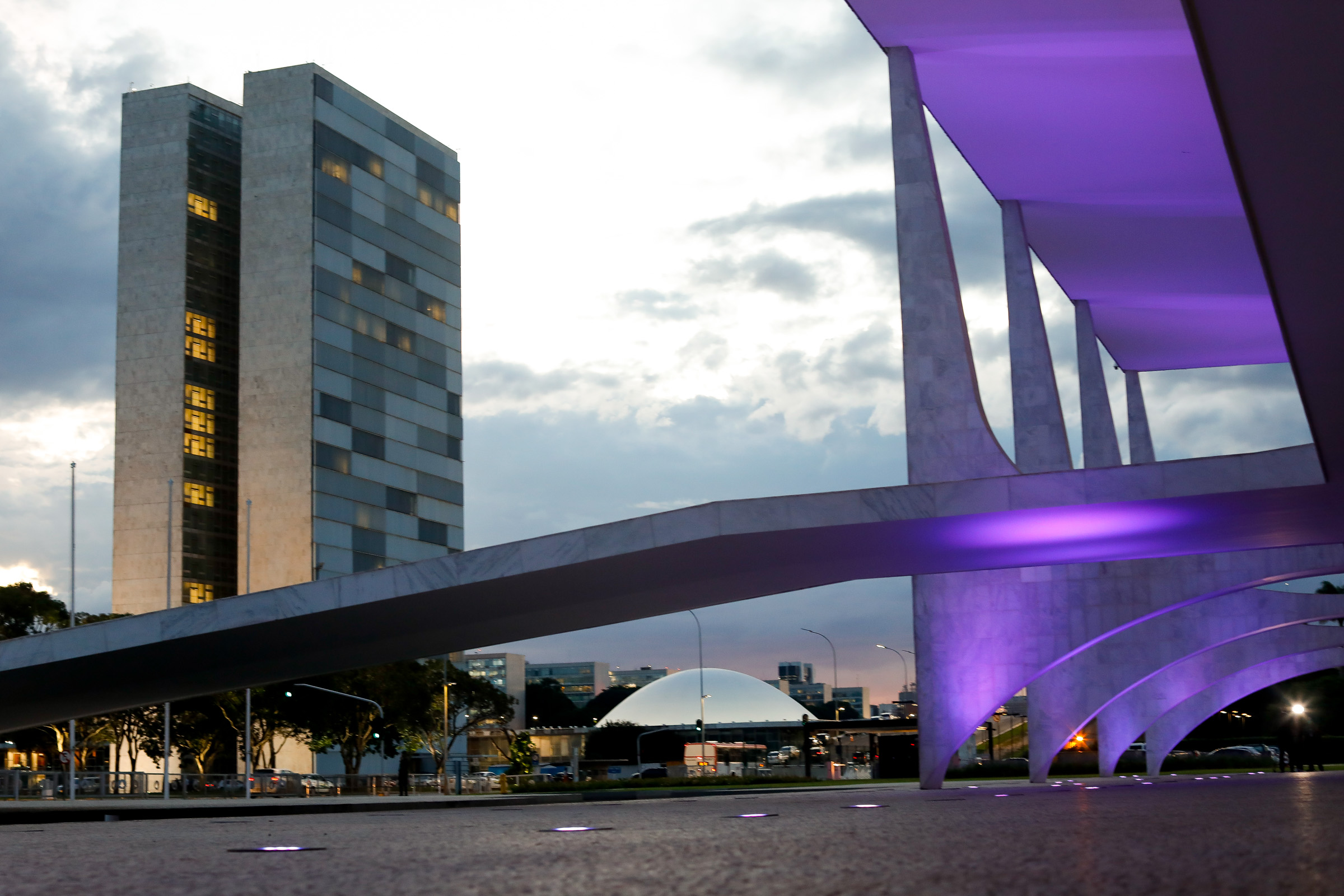 Gastos fora do arcabouço fiscal podem chegar a R$ 163 bilhões até 2026