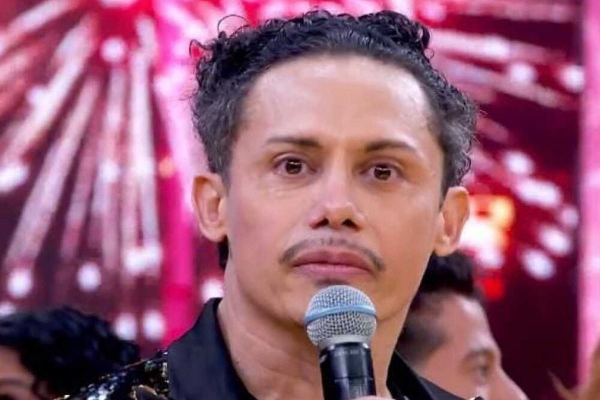 Silvero Pereira relembra morte do pai durante o Dança dos Famosos